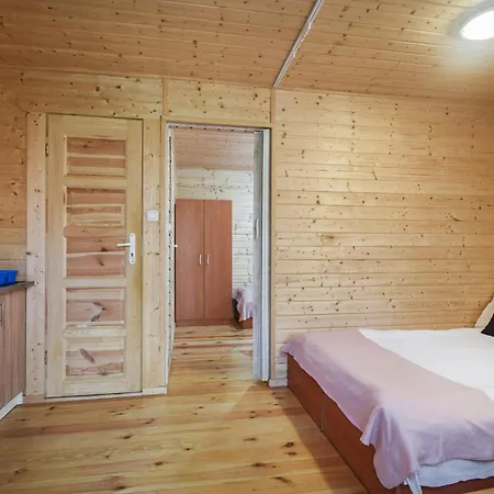 1 Bedroom Awesome In Apartment *